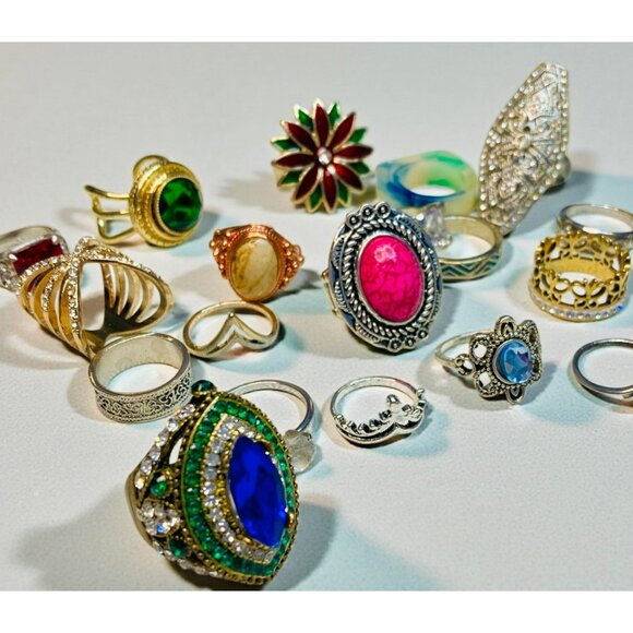 Lot of 20 Fashion Rings - Fair to Good Condition -274 - Picture 3 of 3
